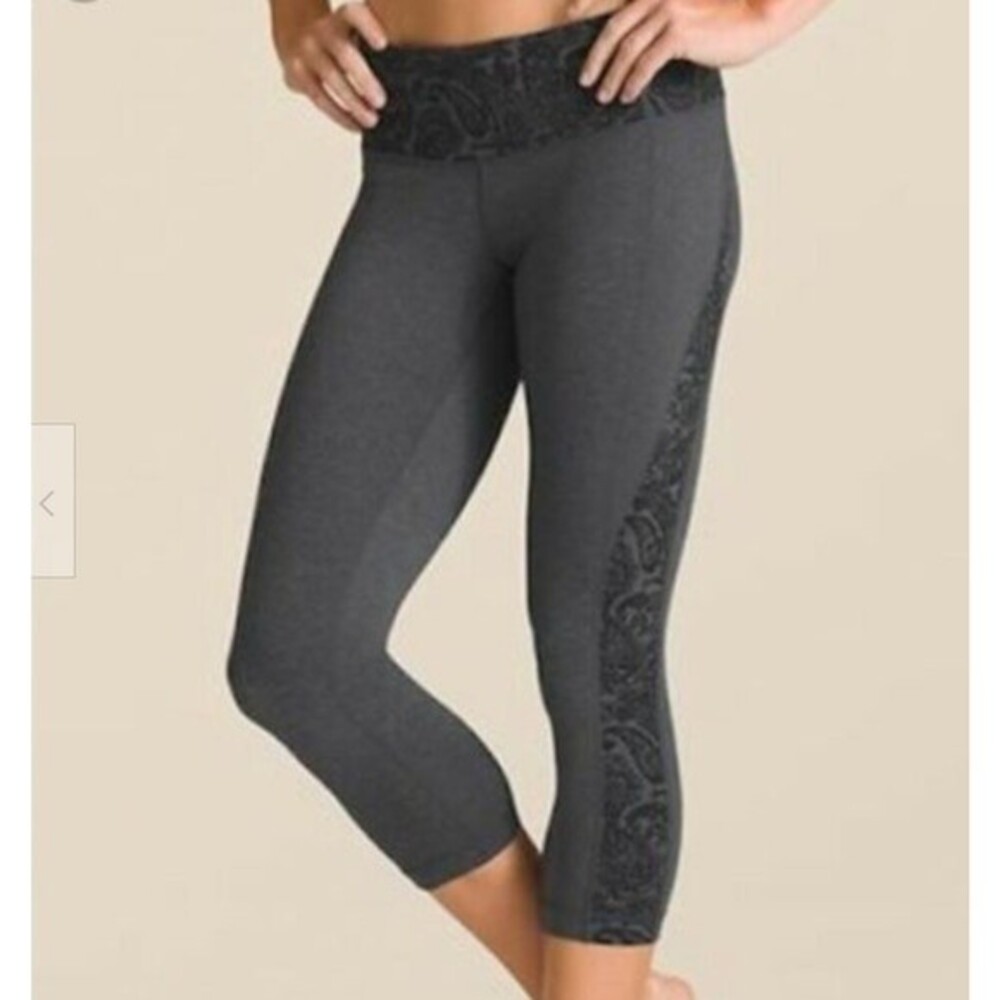 Athleta Revelation Paisley Crop Leggings Womenβs Small Gray Tall Yoga Gym Active